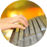 Info-Regist persona usando teclado